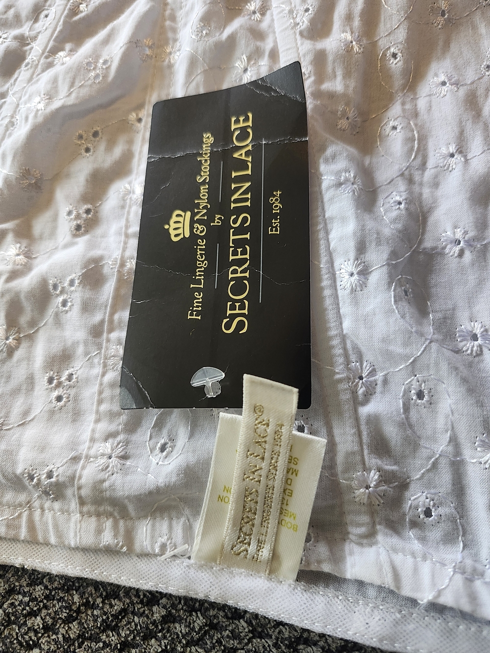 *New* Vintage Eyelet Garter Belt - Picture 4 of 7